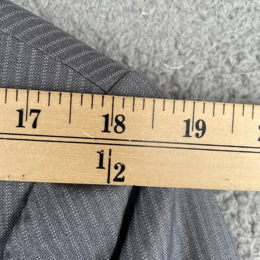 Vinci Suit Mens 40L Gray Pinstripe Two Button Notch Lapel Modern Business Formal